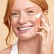 Biodermal Zonnefluïde Gezicht - Matterend SPF50+ 40ML Model met creme op gezicht