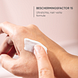 Louis Widmer Hydraderm Dag Fluide UV 15 Licht Geparfumeerd 50ML handmodel met toefje crème
