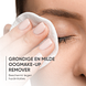 Louis Widmer Purederm Oogmake-up Reiniging Lotion Zonder Parfum 100ML Gezicht vrouwelijk model met wattenschijfje
