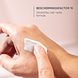 Louis Widmer Hydraderm Dag Fluide UV 15 Zonder Parfum 50ML handmodel met toefje crème