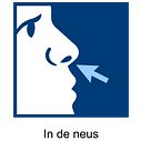 In de neus