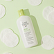 Louis Widmer Skinappeal Zuiverende Lotion Zonder Parfum 150ML licht groene achtergrond met wattenschijfjes en product