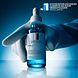 La Roche-Posay Hyalu B5 Suractivated Serum 30ML Handmodel met flesje La Roche-Posay Hyalu B5 Suractivated Serum 30ML Handmodel met flesje