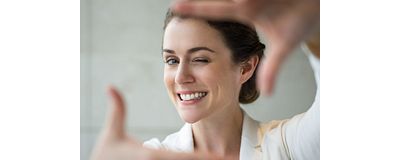 vrouw met mooi en gezond gebit vrouw met mooi en gezond gebit
