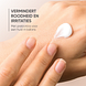 Louis Widmer Skinexpert Anti-Roodheid Nachtemulsie Zonder Parfum 50ML handmodel met toefje créme Louis Widmer Skinexpert Anti-Roodheid Nachtemulsie Zonder Parfum 50ML handmodel met toefje créme