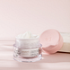 Louis Widmer Nutriderm Dagcrème Zonder Parfum 50ML  Lichtroze achtergrond met product