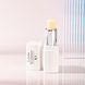 Louis Widmer Hydraderm Lippenverzorging Stick UV 15 Licht Geparfumeerd 4.5ML Lichtroze achtergrond met stick en dop