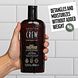American Crew Daily Moisturizing Conditioner Citrus Mint 250ML mannenhand die de fles vasthoudt