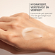 Louis Widmer Hydraderm Oogomtrekgel Zonder Parfum 15ML Handmodel met toefje oogomtrekgel