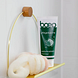 Boep Voedende Douchegel 200ML Boep Voedende Douchegel in badkamer display Boep Voedende Douchegel 200ML Boep Voedende Douchegel in badkamer display